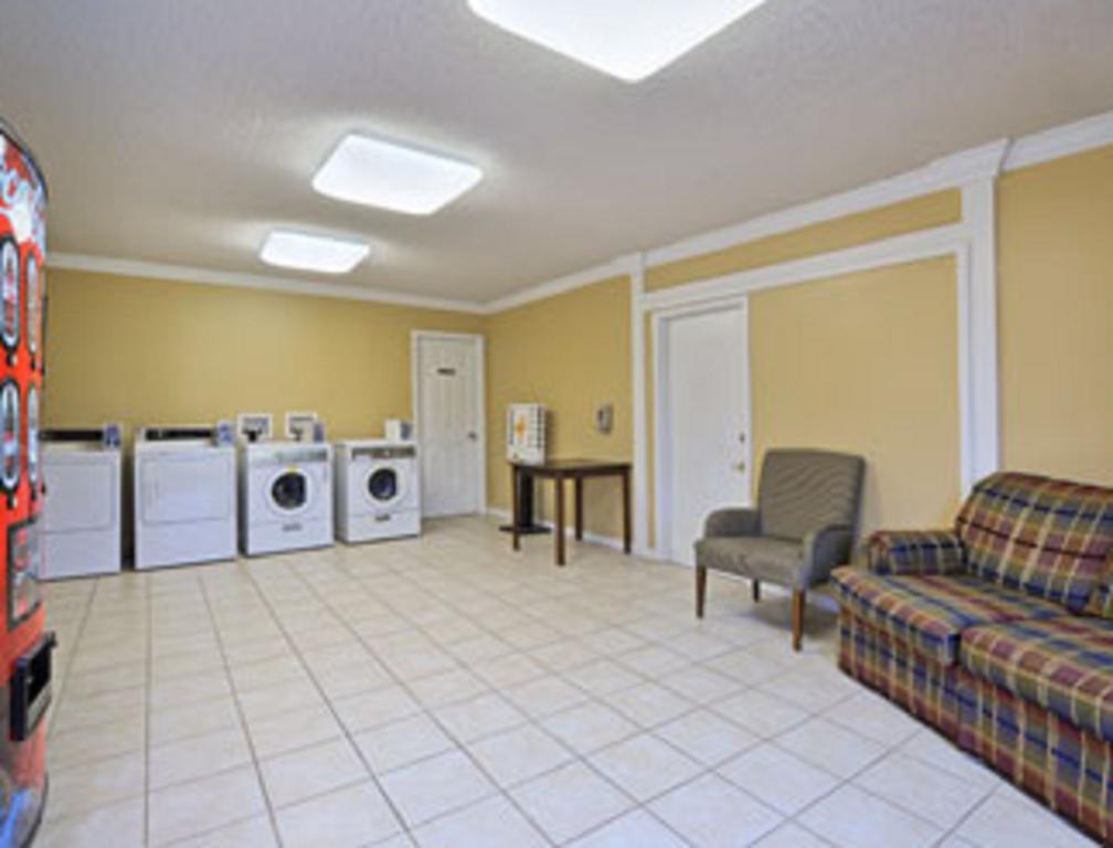Travelodge By Wyndham Natchitoches Fasiliteter bilde